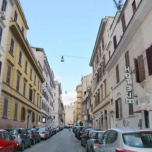 roma-carina.it-romehotels.com/
